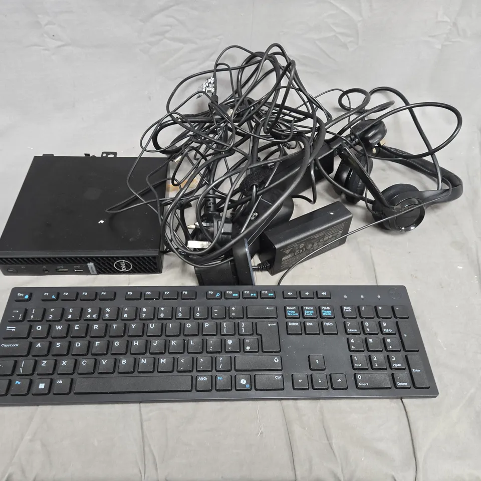 DELL DESKTOP PC TOWER WITH KEYBOARD AND CABLES