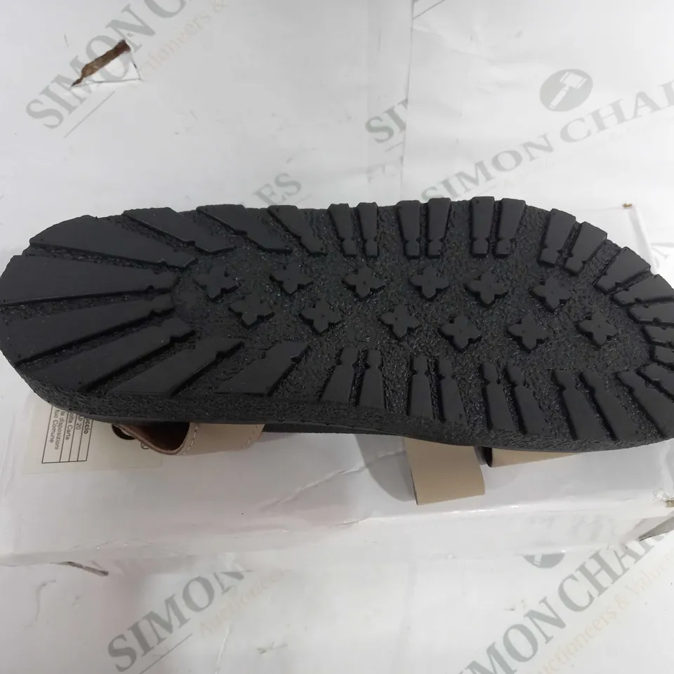 BOXED PAIR OF DESIGNER SANDALS IN BLACK/TAN - EU SIZE 39