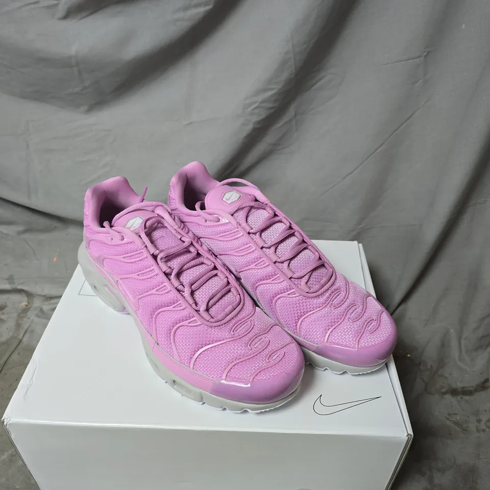 NIKE BY YOU PINK SNEAKERS – WOMEN'S RUNNING SHOES SIZE 11 BOXED