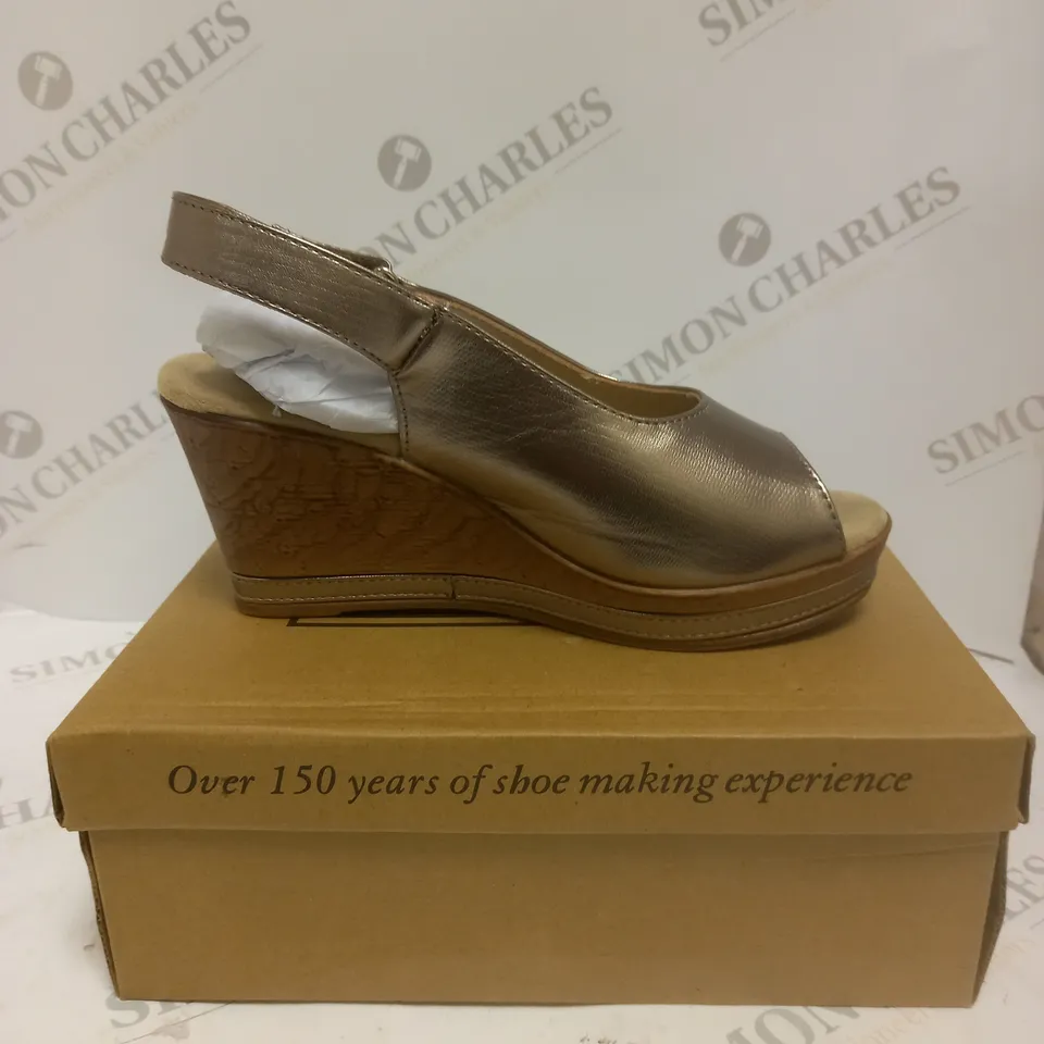 BOXED PAIR OF CUSHION WALK WEDGE HEEL SHOES IN GOLD - SIZE 5