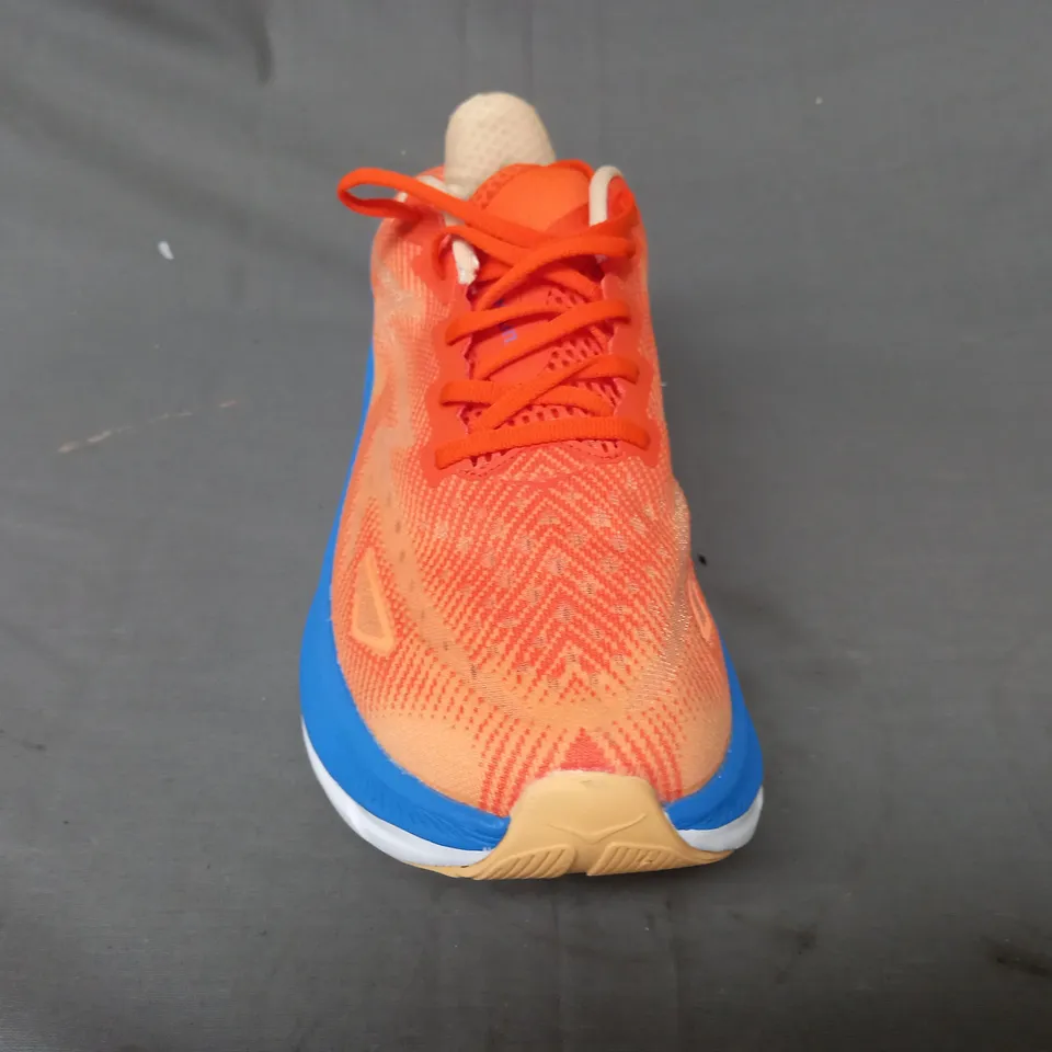 PAIR OF HOKA TRAINERS IN ORANGE/BLUE UK SIZE 9.5