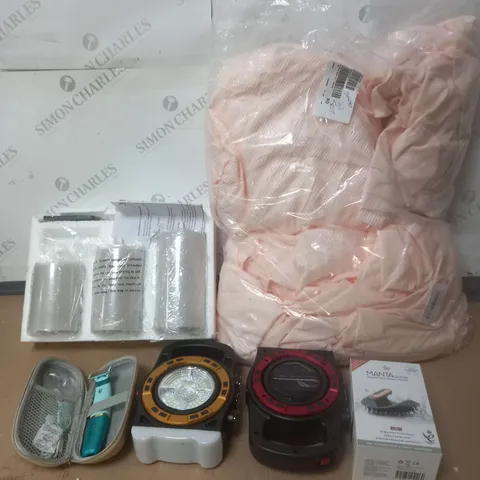 APPROXIMATELY 15 ASSORTED HOUSEHOLD PRODUCTS TO INCLUDE LED TORCH, ELECTRIC RAZOR, DECORATIVE CANDLES ETC