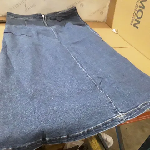 BOXED BRAND NEW JDWILLIAMS DENIM PLEAT SKIRT SIZE 14 BLUE COLOUR APPROXIMATELY 18 PIECES
