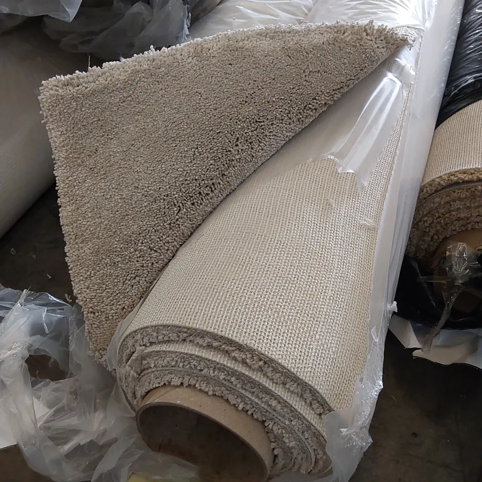 ROLL OF QUALITY ULTIMATE IMPRESSIONS MERIT CARPET // SIZE: APPROX 4 X 2.05m