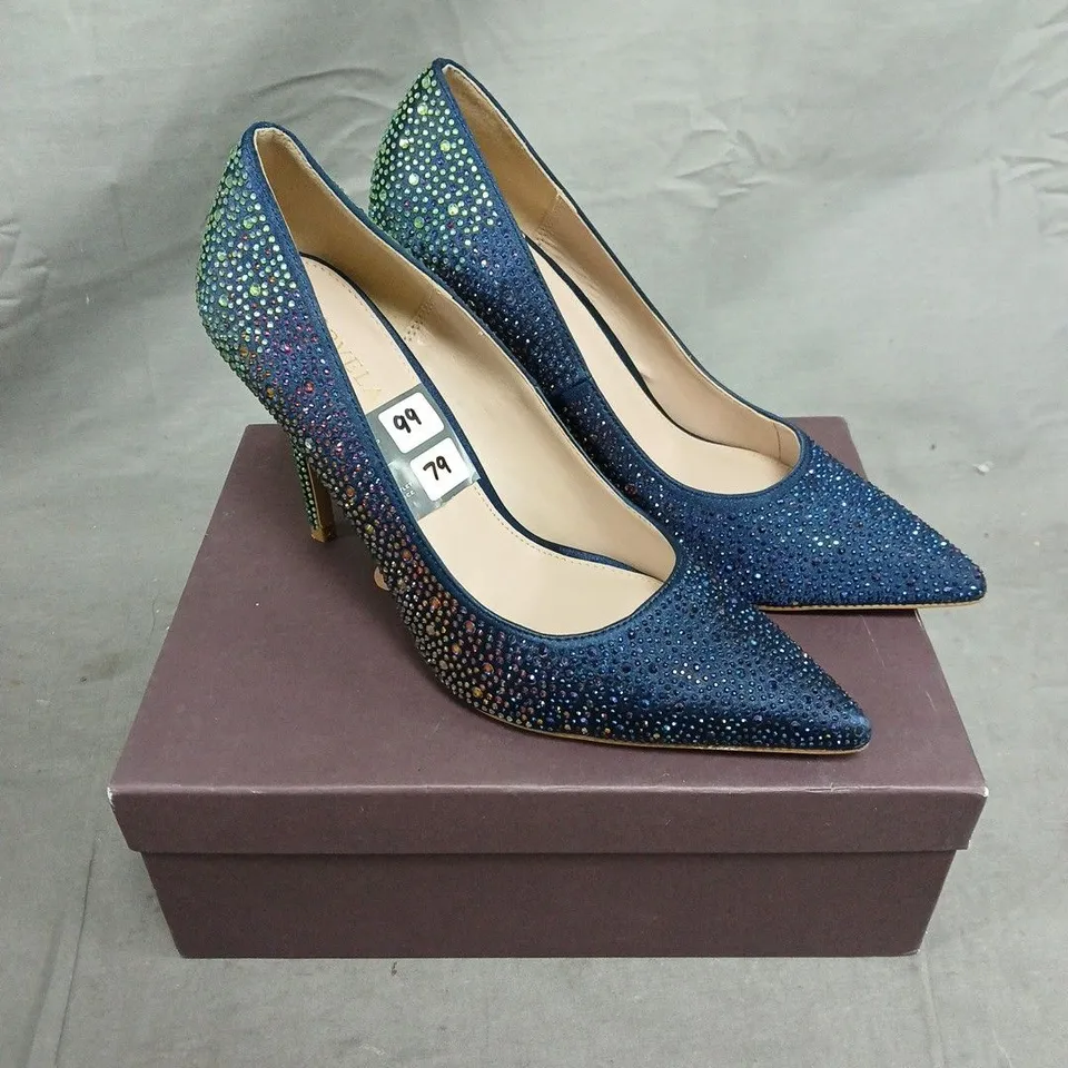 BOXED PAIR OF CARVELA LOVEBIRD OCCASION SHOES - 6