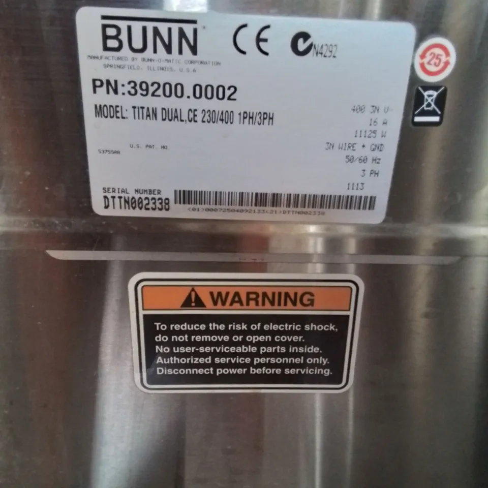 BUNN DUAL TITAN COMMERCIAL COFFEE BREWER WITH TWIN URNS