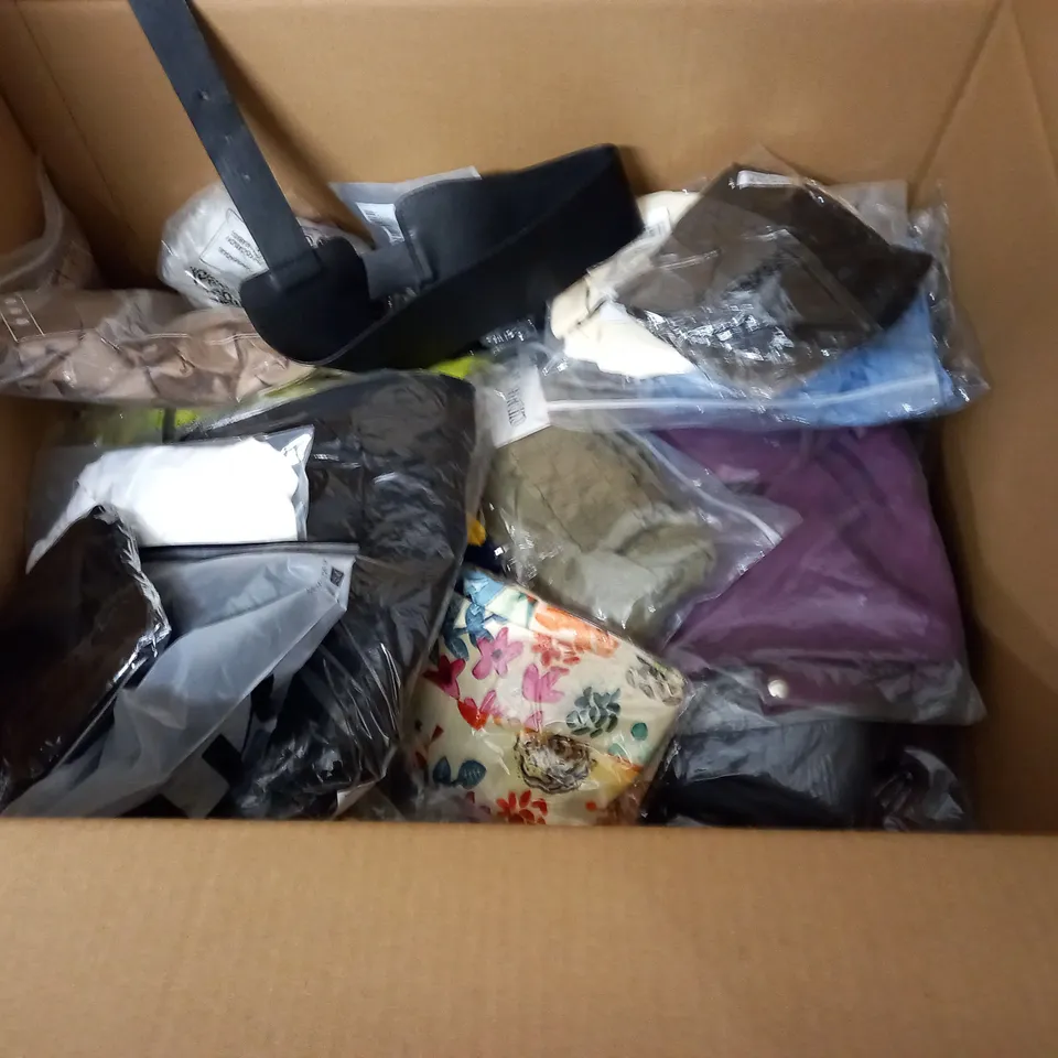 LARGE QUANTITY OF ASSORTED BAGGED CLOTHING ITEMS TO INCLUDE RIVER ISLAND, SHEIN AND CIDER