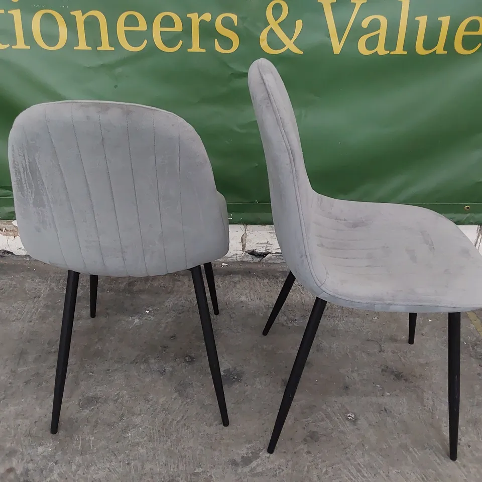 PAIR OF DESIGNER UPHOLSTERED DINING CHAIRS GREY PLUSH FABRIC ON BLACK LEGS