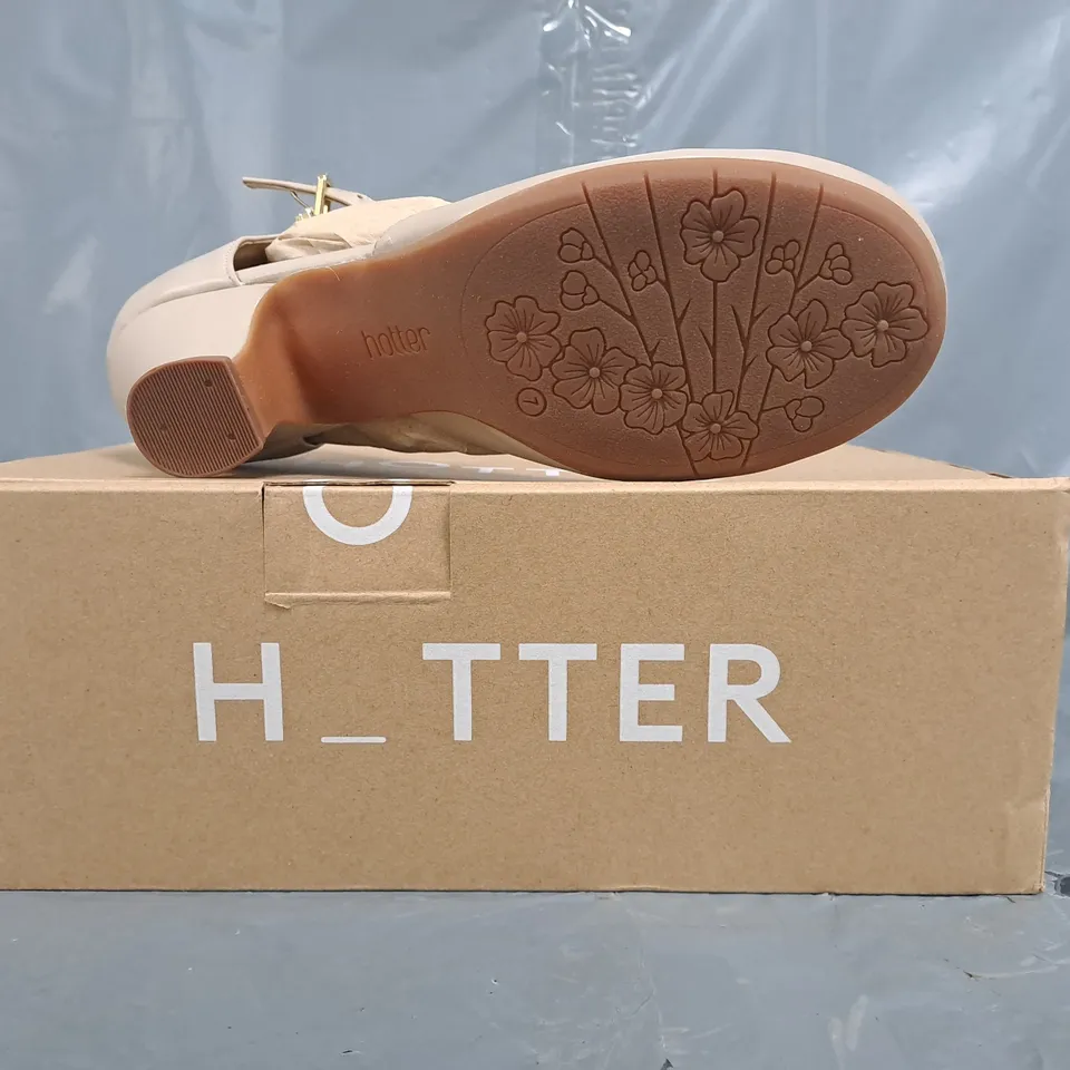 BOXED PAIR OF HOTTER HEELED SHOES IN SOFT BEIGE SIZE UK 7