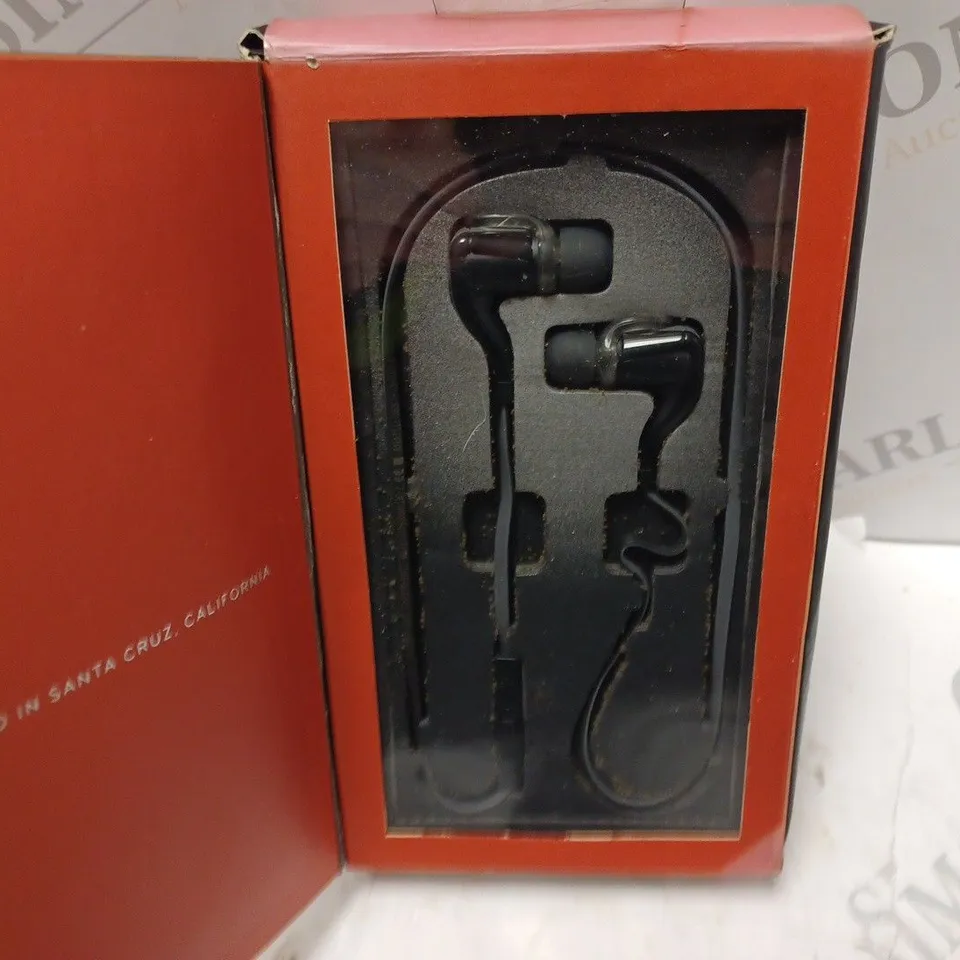 BOXED PLANTRONICS BACKBEAT GO 2 EARBUDS