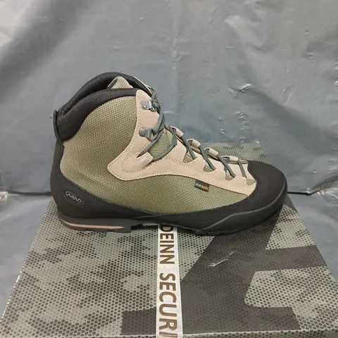 BOXED PAIR OF AKU TACTICAL SPIDER II BOOTS - 10.5