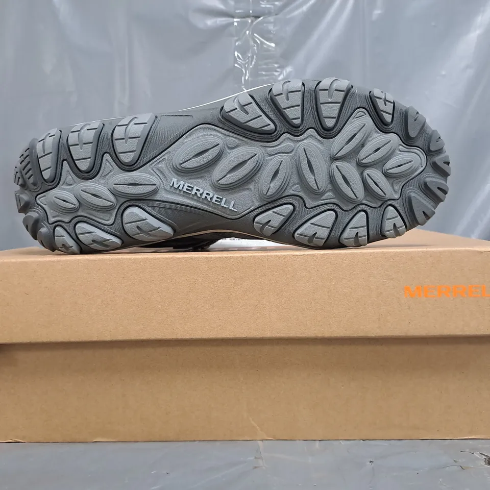 BOXED PAIR OF MERRELL ACCENTOR 3 MID SHOES IN GREY SIZE UK 6