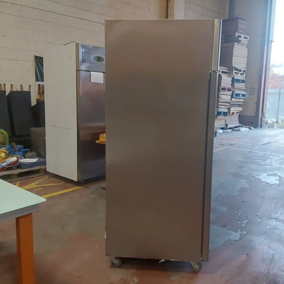 WILLIAM FG2TSS R290 R1 COMMERCIAL DOUBLE DOOR REFRIGERATOR