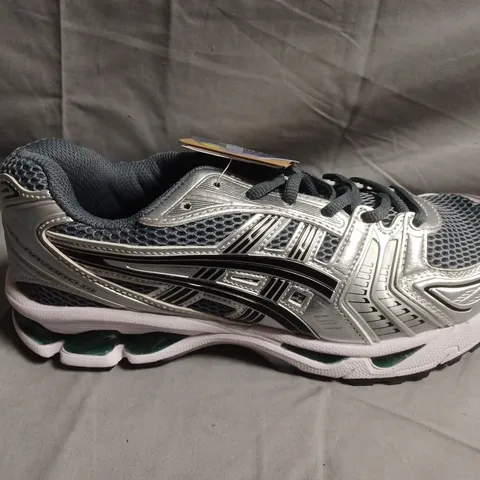 UNBOXED PAIR OF ASICS GEL-HAYANO TRAINERS - UK SIZE 9.5