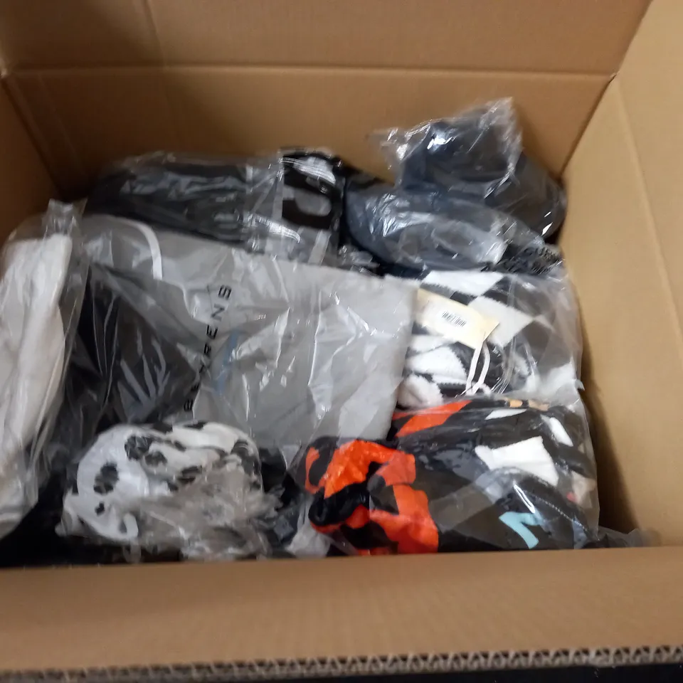 LARGE QUANTITY OF ASSORTED BAGGED CLOTHING ITEMS TO INCLUDE BODEN, IN THE STYLE AND H&M