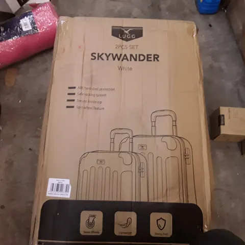 BOXED LUGG 2 PIECE SET SKYWANDER SUITCASES - WHITE