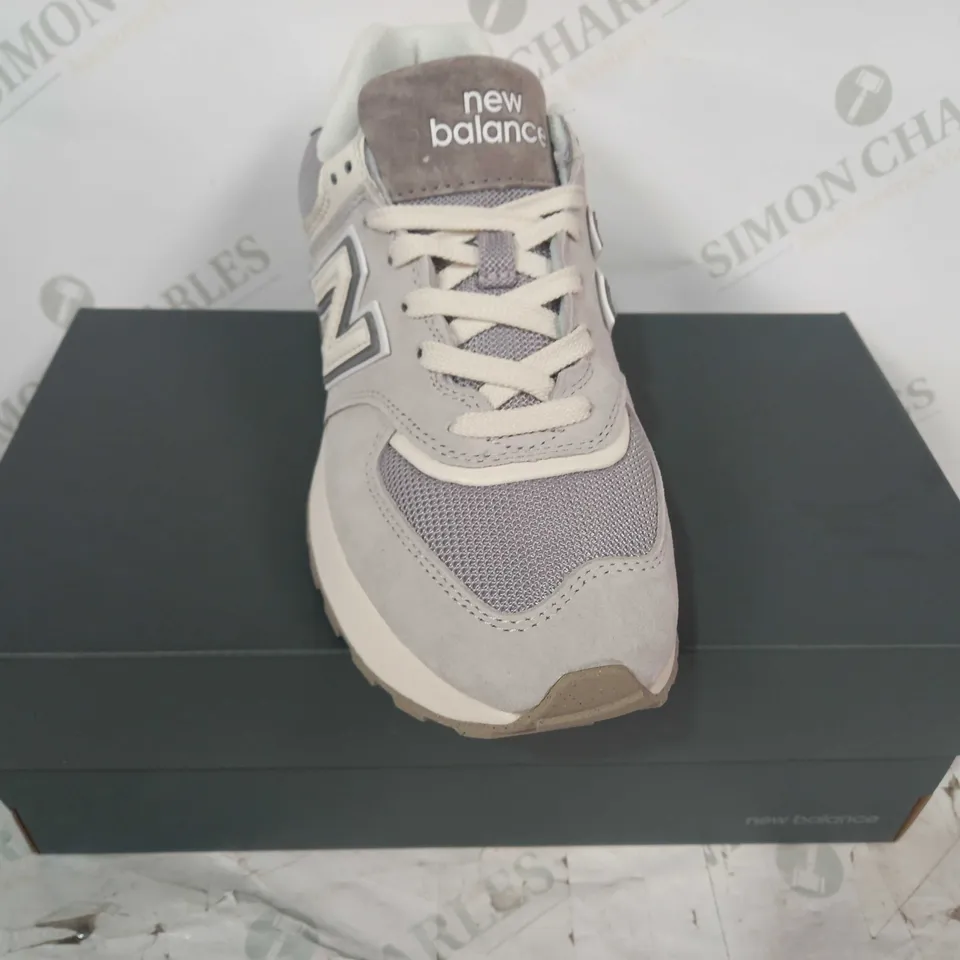 BOXED PAIR OF NEW BALANCE SHOES IN GREY UK SIZE 5