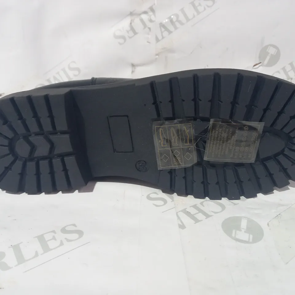 BOXED PAIR OF DESIGNER ANKLE BOOTS IN BLACK EU SIZE 36