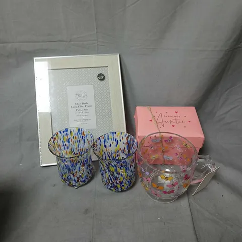 APPROXIMATELY 5 ASSORTED ITEMS TO INCLUDE 8"x6" FRAME, GLASSES, MUG, ETC