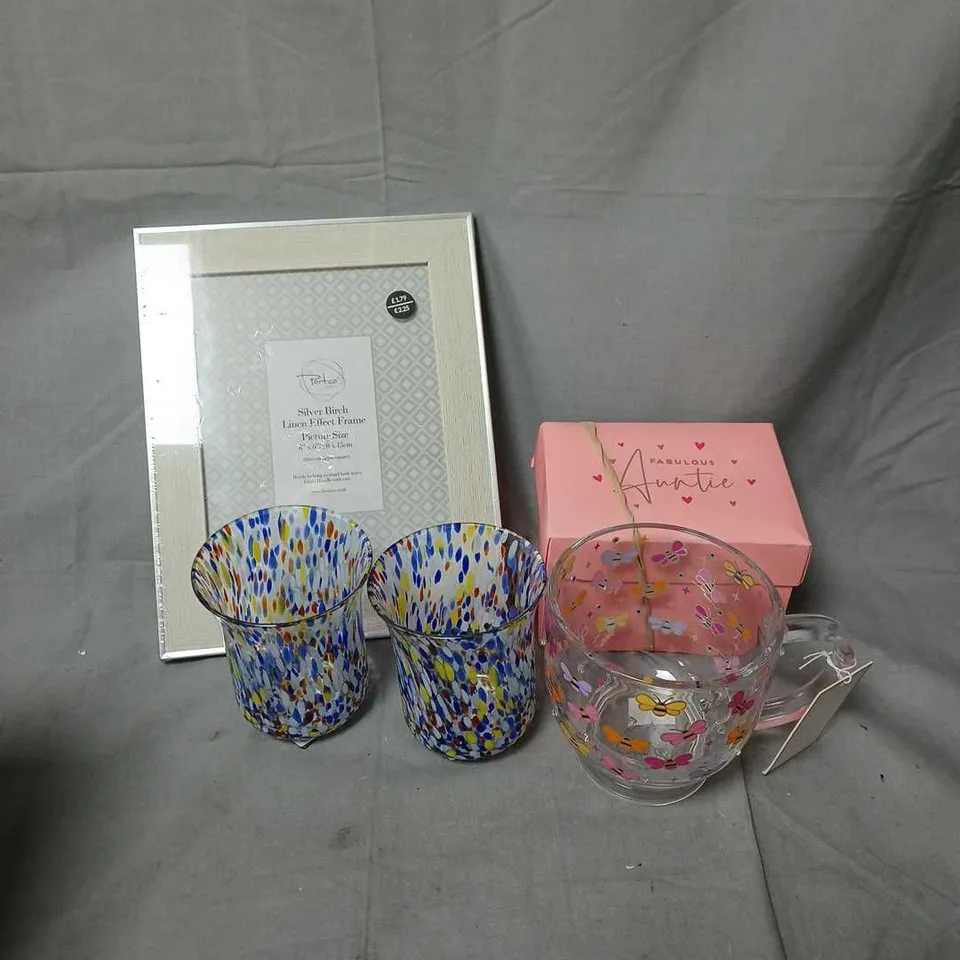 APPROXIMATELY 5 ASSORTED ITEMS TO INCLUDE 8"x6" FRAME, GLASSES, MUG, ETC