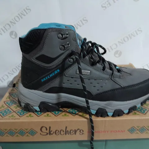 BOXED PAIR OF SKECHERS HIKING BOOTS CHARCOAL SIZE 5