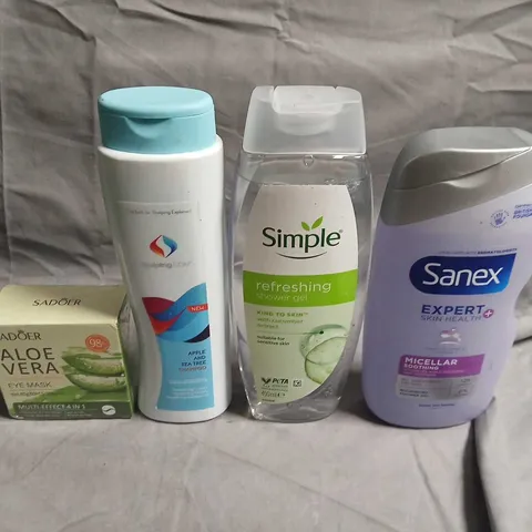 TOTE OF APPROX 10 ASSORTED COSMETIC ITEMS TO INCLUDE SADOER ALOE VERA EYE MASK; SIMPLE REFRESHING SHOWER GEL; SANEX EXPERT SHOWER GEL; APPLE & TEA TREE SHAMPOO