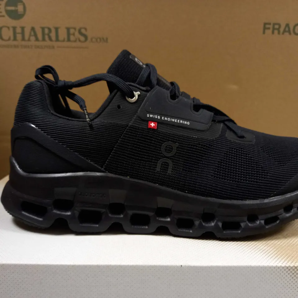 BOXED PAIR OF QC CLOUDSTRATUS BLACK TRAINERS - SIZE 9