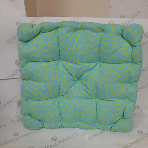 TYPO COTTON ON TRAVEL CUSHION 
