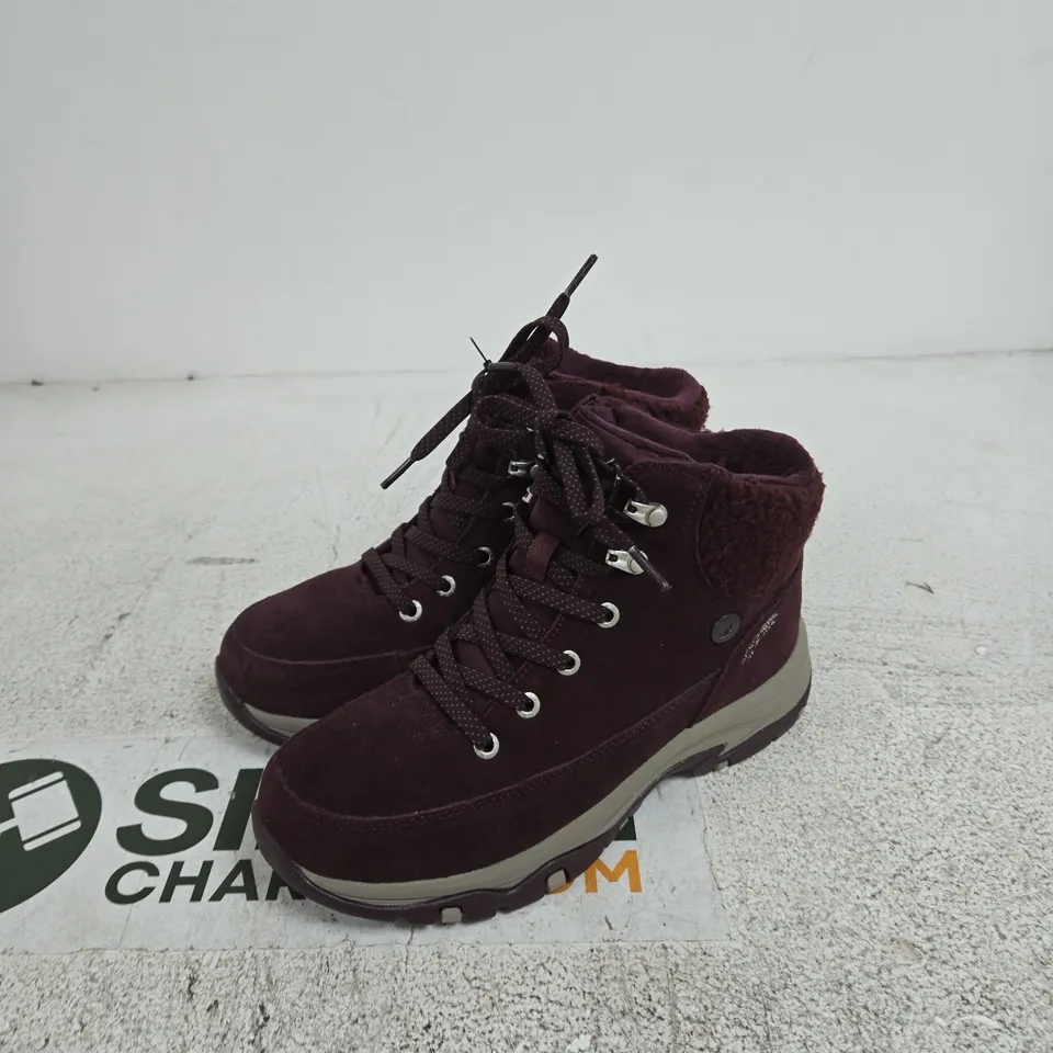 SKECHERS WOMEN’S BURGUNDY SUEDE WINTER BOOTS WITH FAUX FUR LINING – UK 5 (US 8, EUR 38)