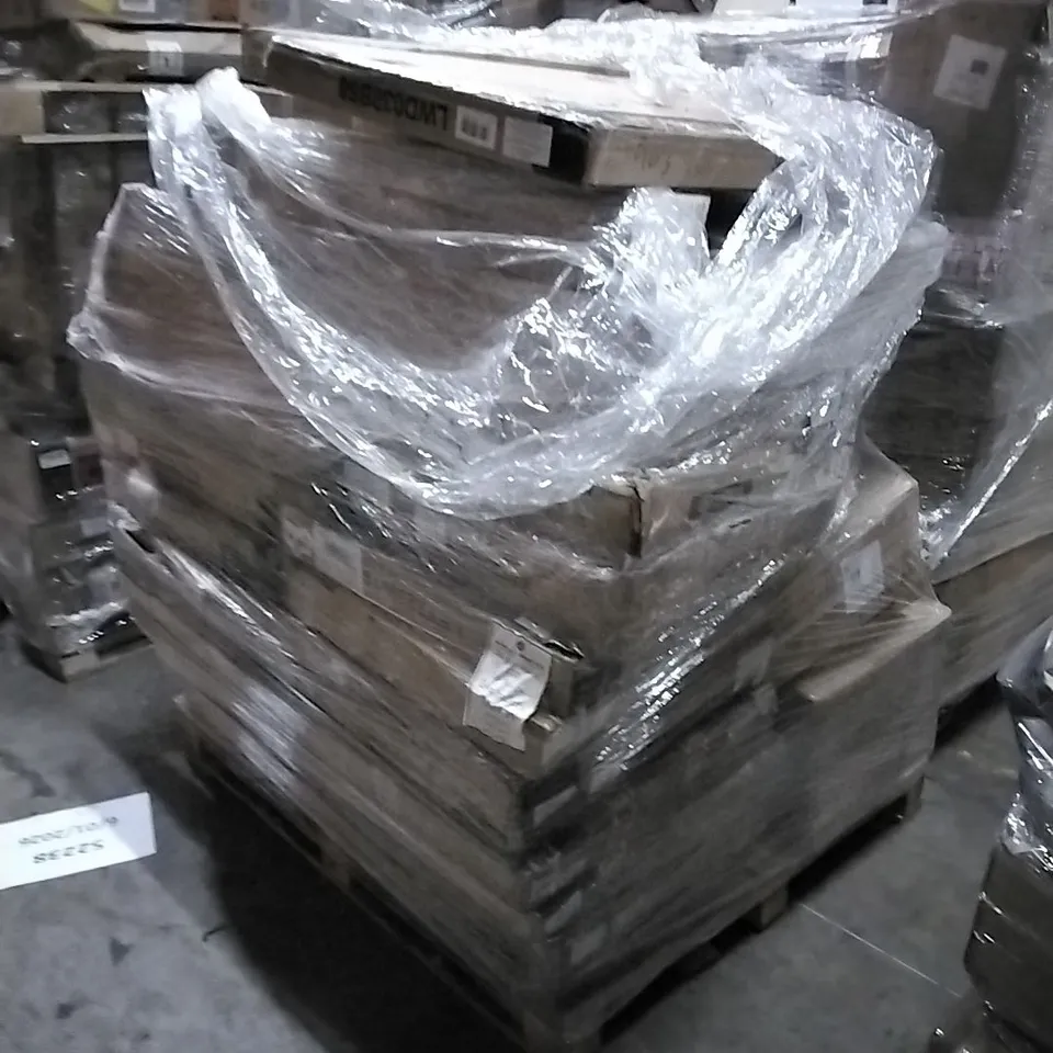 PALLET OF HOUSEHOLD ITEMS TO INCLUDE BEACH CHAIR, SHOE RACK, COMPUTER DESK, PET CARRIER AND OTHER ASSORTED ITEMS...