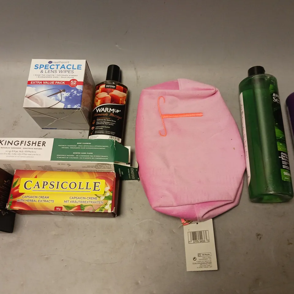 BOX OF APPROXIMATELY 15 COSMETIC ITEMS TO INCLUDE AUSSIE SOS TREATMENT, GROW GORGEOUS, AND LENS WIPES ETC. 