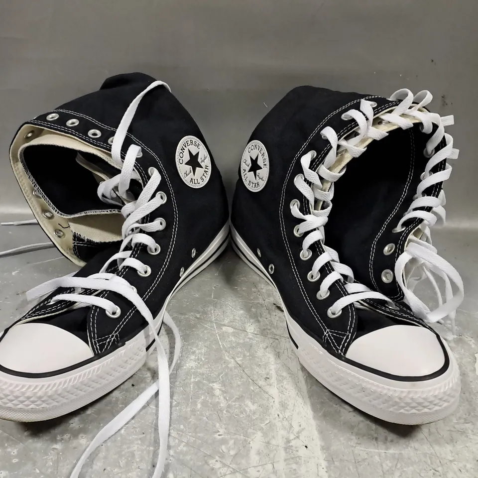 BOXED PAIR OF CONVERSE KNEE-HIGH LACE-UP SHOES IN BLACK/WHITE UK SIZE 11.5