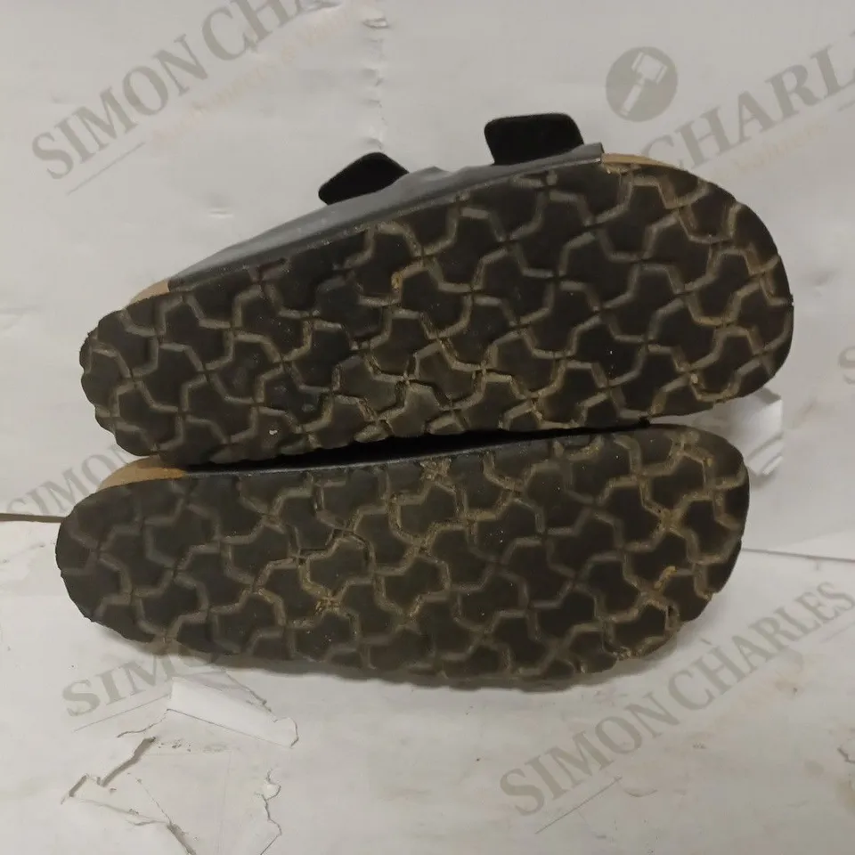 BONOVA BLACK SANDALS SIZE 5
