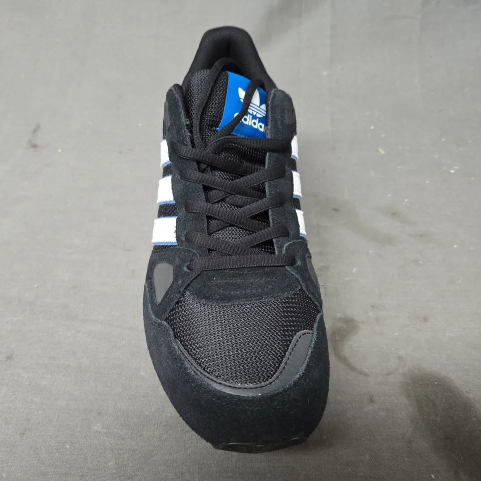 BOXED PAIR OF ADIDAS MEN'S ZX 750 SHOES IN BLACK/WHITE/BLUE UK SIZE 10