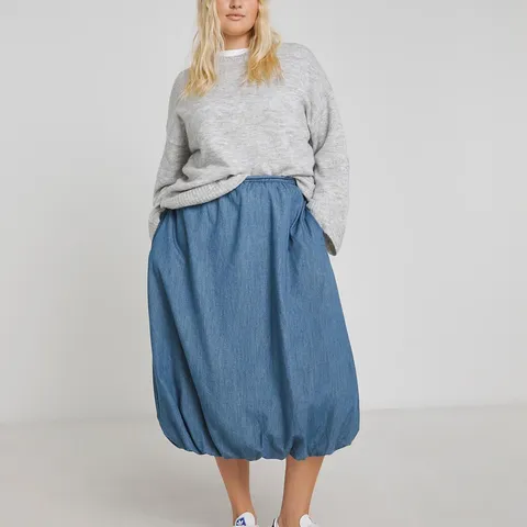BOX CONTAINING APPROXIMATELY 10x BRAND SIMPLY BE DENIM NEW MID BLUE DENIM SKIRTS