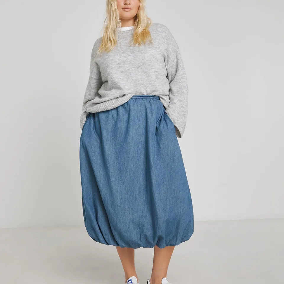 BOX CONTAINING APPROXIMATELY 10x BRAND SIMPLY BE DENIM NEW MID BLUE DENIM SKIRTS