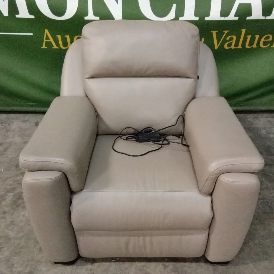 QUALITY DESIGNER ITALIAN MADE TERMINAL LEATHER ELECTRIC RECLINER ARMCHAIR