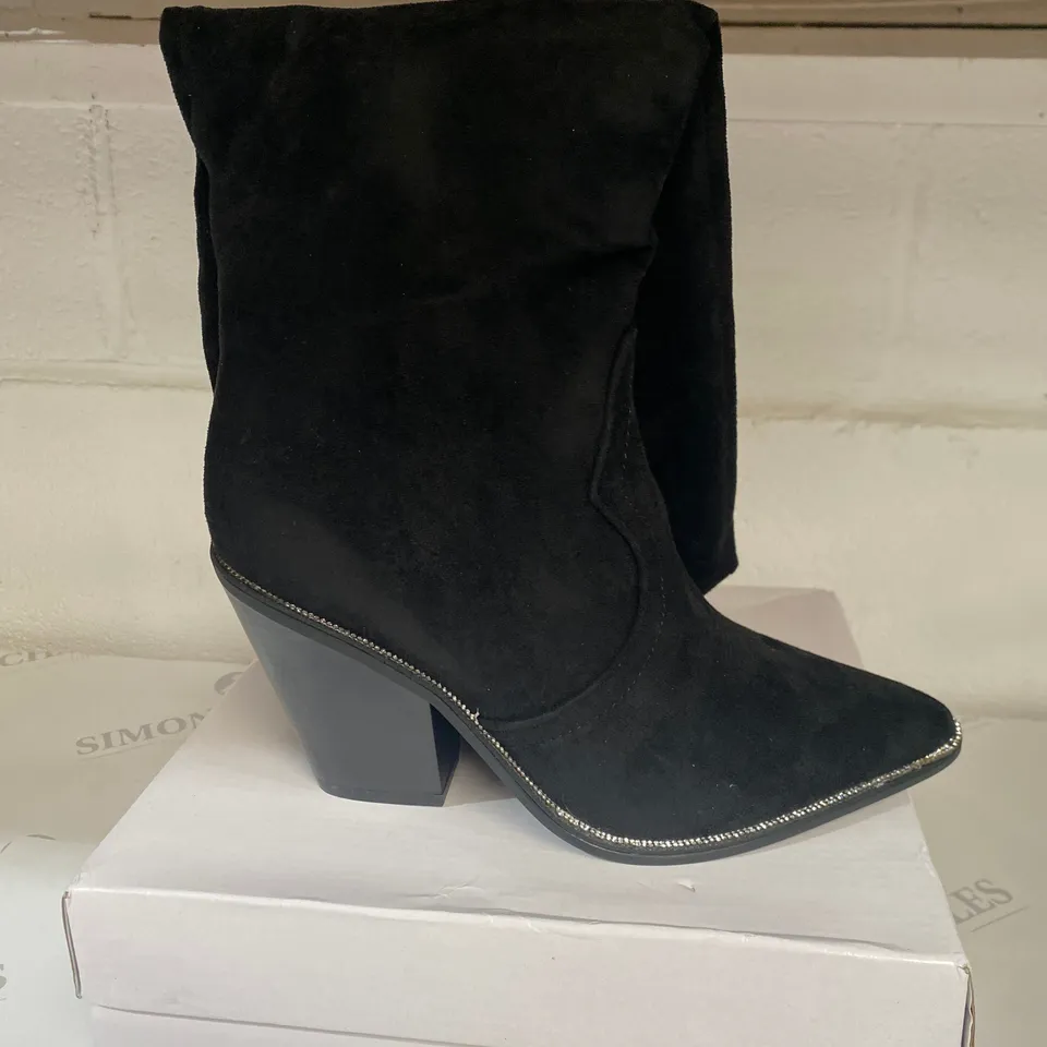 BOXED PAIR OF MARQUIZ BLACK BOOTS SIZE 38