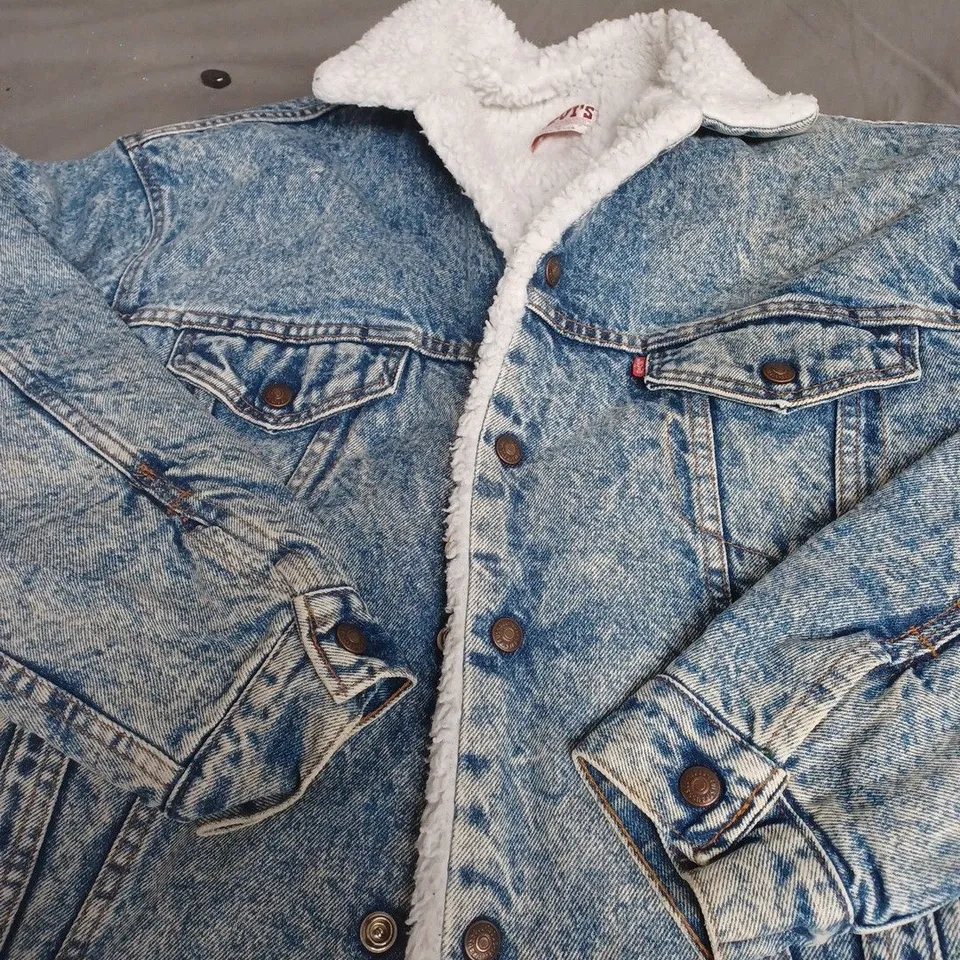 LEVI'S DENIM JACKET WITH SHERPA LINING  - SIZE UNSPECIFIED