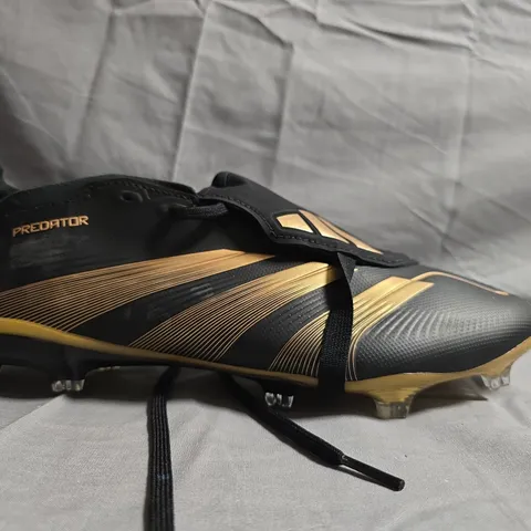 PAIR OF ADIDAS PREDATOR LEAGUE FOOTBALL BOOTS IN BLACK/GOLD SIZE UK 10