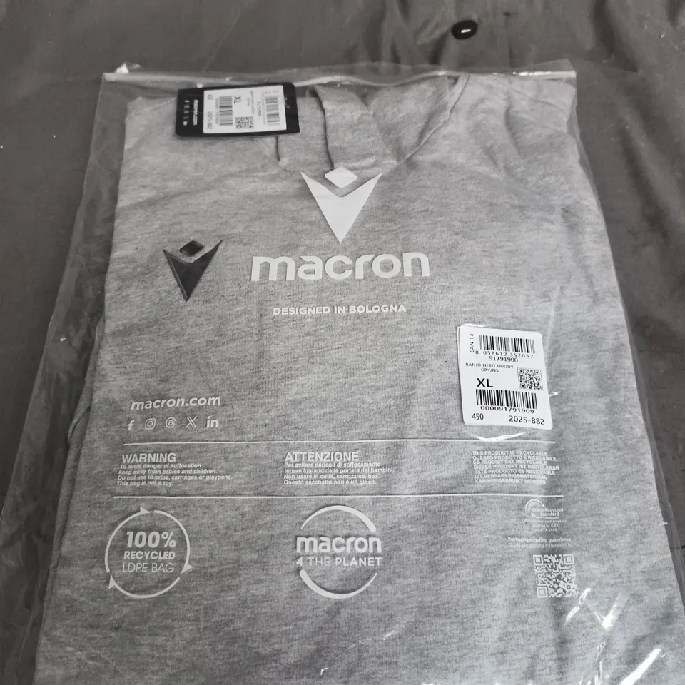 BAGGED MACRON BANJO HERO HOODY IN GREY - SIZE XL