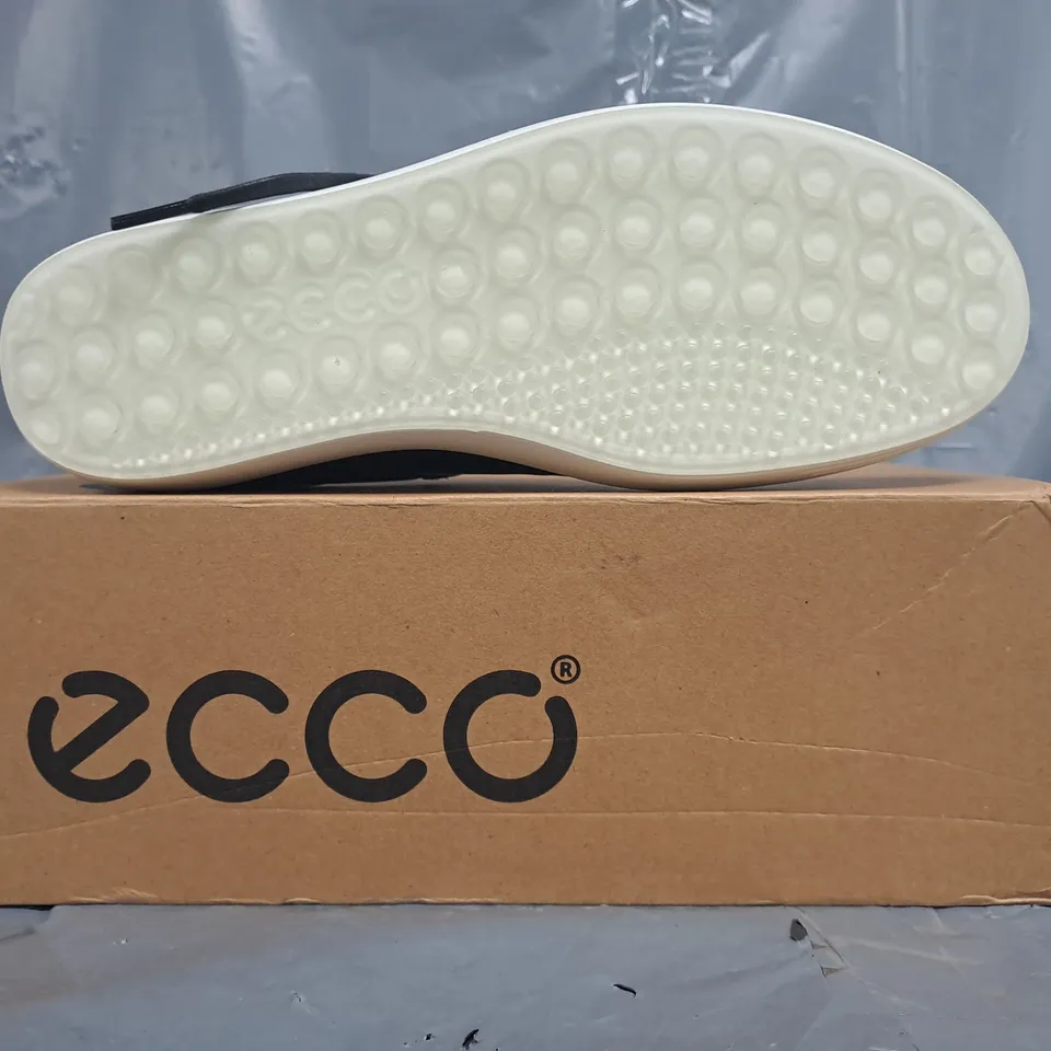 BOXED PAIR OF ECCO SHOES IN BLACK SIZE UK 7.5
