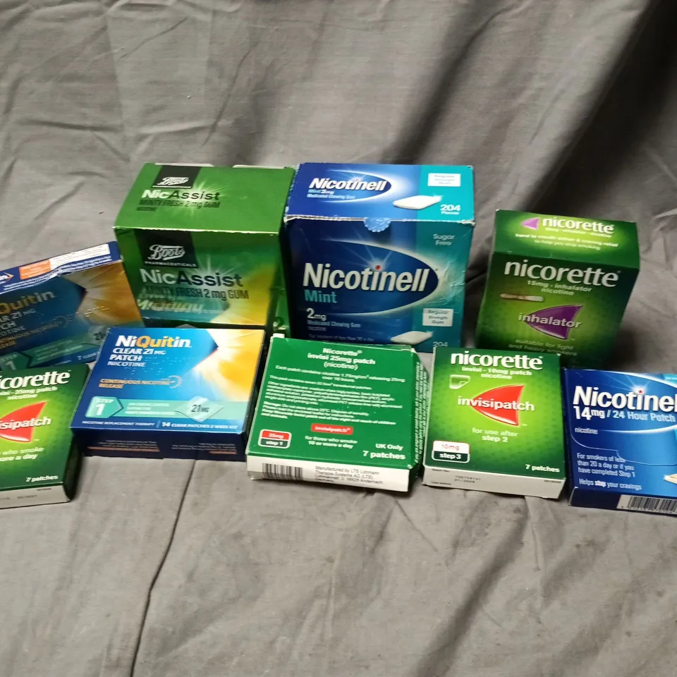 APPROXIMATELY 15 ASSORTED SMOKING PREVENTION AIDS TO INCLUDE NICORETTE GUM, NIQUITIN PATCHES, NICORETTE INHALATOR, ETC - COLLECTION ONLY