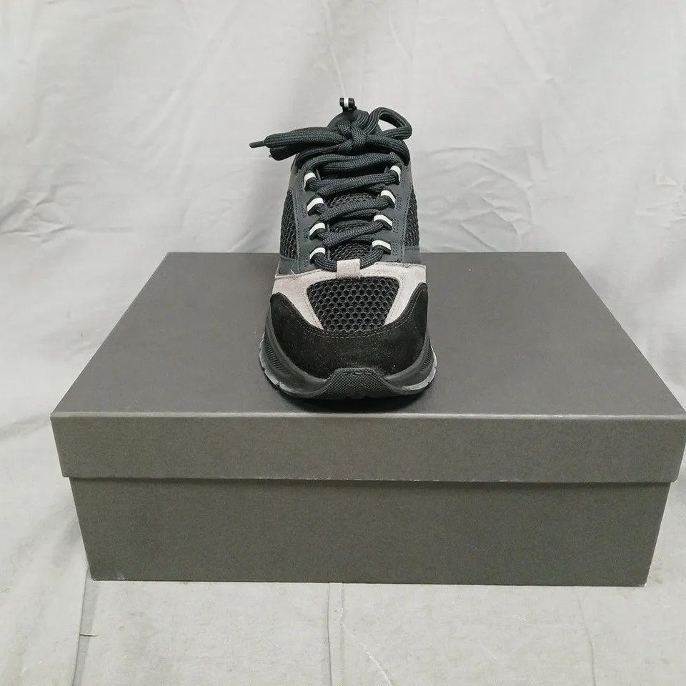 BOXED PAIR OF CLEENS ESSENTIAL RUNNER EVO TRAINERS IN OBSIDIAN SIZE UK 6