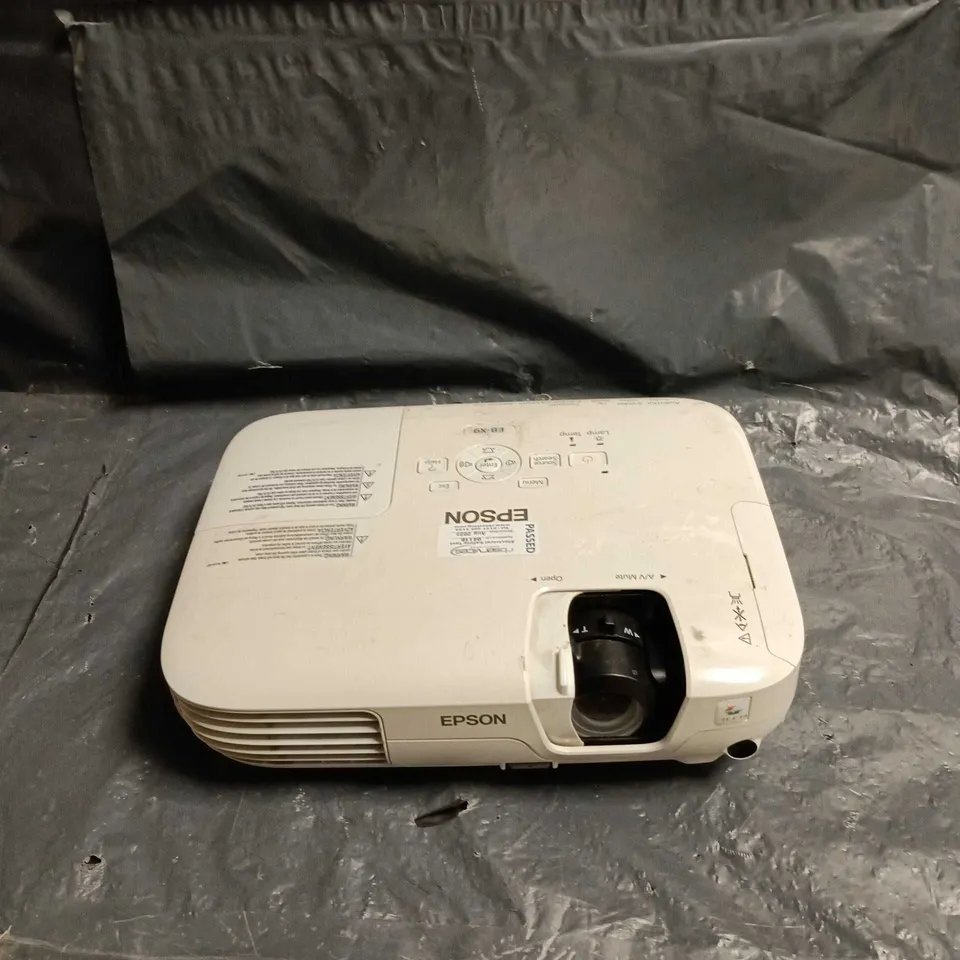 EPSON LCD PROJECTOR