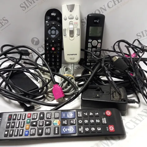 BOX OF APPROX 20 ASSORTED ELECTRICAL ITEMS TO INCLUDE SKY REMOTE, BT LANDLINE PHONE, SAMSUNG TV REMOTE CONTROL, ETC