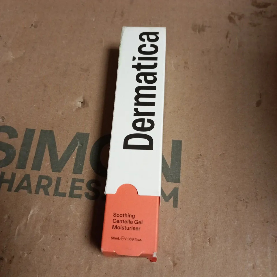 APPROXIMATELY 15 ASSORTED COSMETIC ITEMS INCLUDING DERMATICA CLEANSER , DERMATICA SOOTHING GEL AND ELF FOUNDATION 