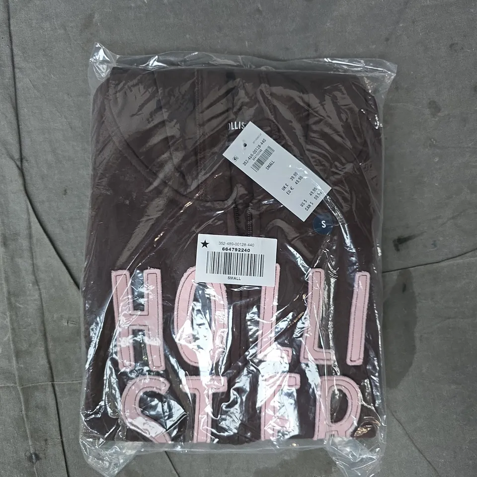 BAGGED HOLLISTER LOGO GRAPHIC ZIP-UP HOODIE IN BROWN SIZE SMALL