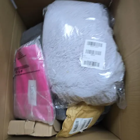 LARGE BOX OF APPROXIMATELY 10 ASSORTED ITEMS