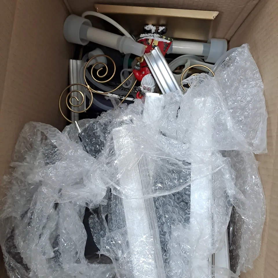 BOX OF ASSORTED ITEMS TO INCLUDE CUTLERY SET, CHRISTMAS CARD HOLDER, DUAL POWER ROPE ETC